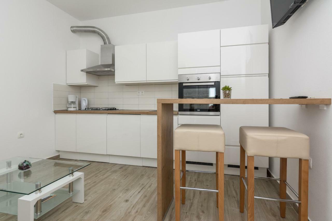 Apartmani Jadranka Starigrad Paklenica Exterior photo