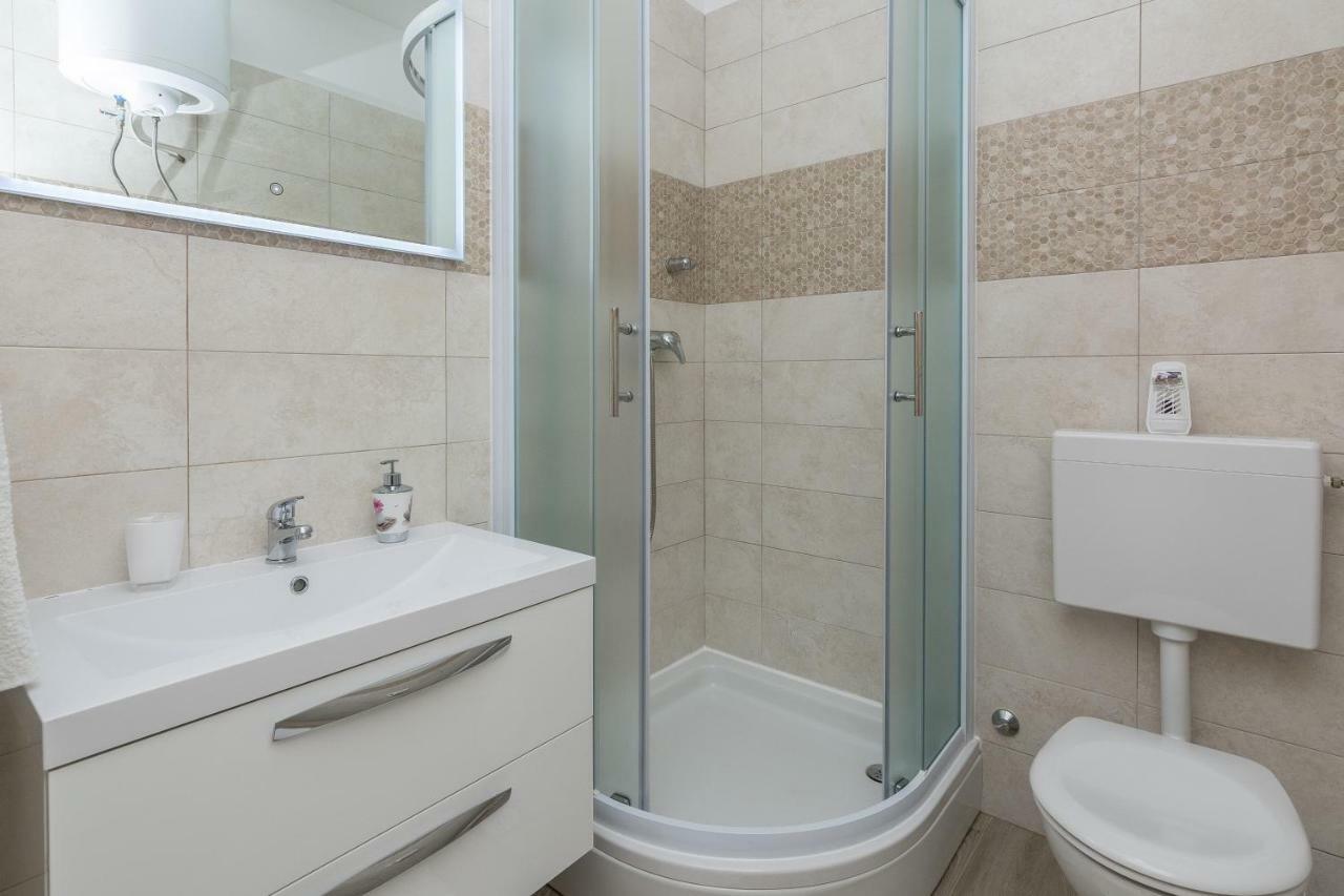 Apartmani Jadranka Starigrad Paklenica Exterior photo